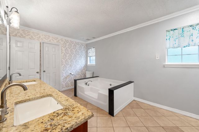 9720 Parker Lake Circle, Navarre, FL 32566