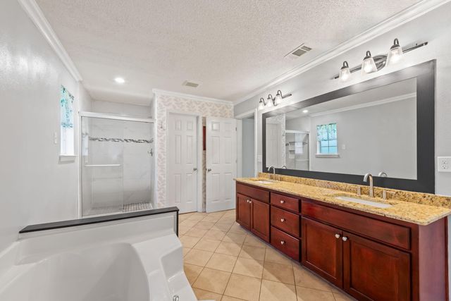 9720 Parker Lake Circle, Navarre, FL 32566