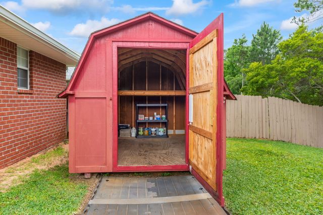 9720 Parker Lake Circle, Navarre, FL 32566