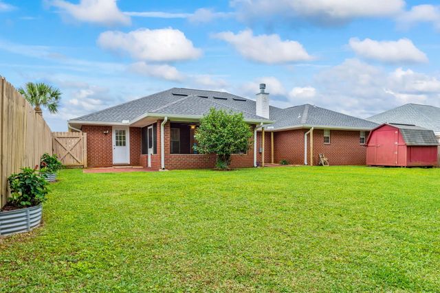 9720 Parker Lake Circle, Navarre, FL 32566