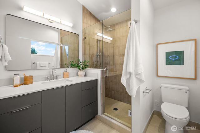 713 B N 70th Street, Seattle, WA 98103