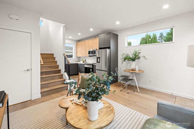 713 B N 70th Street, Seattle, WA 98103