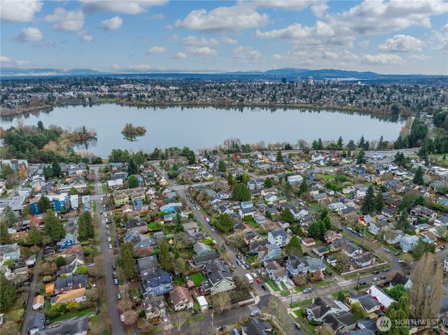 713 B N 70th Street, Seattle, WA 98103