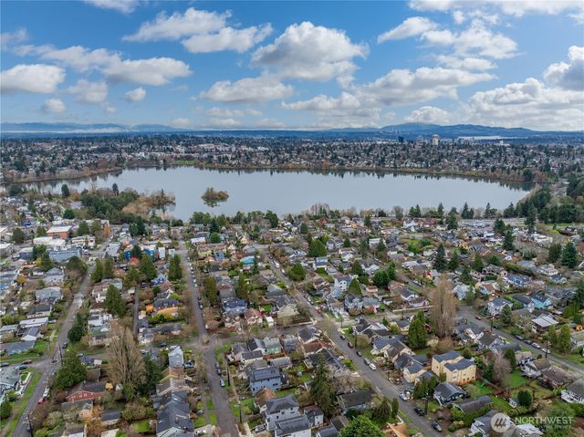 713 B N 70th Street, Seattle, WA 98103