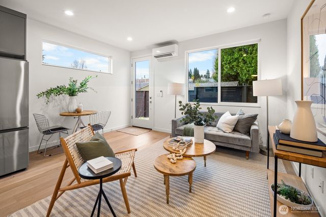 713 B N 70th Street, Seattle, WA 98103