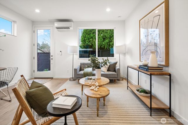 713 B N 70th Street, Seattle, WA 98103