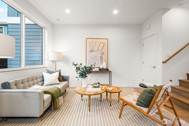 713 B N 70th Street, Seattle, WA 98103