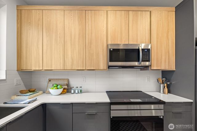 713 B N 70th Street, Seattle, WA 98103