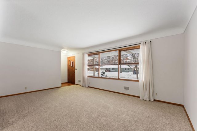 4832 Maryland Avenue N, Crystal, MN 55428