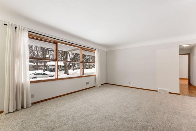 4832 Maryland Avenue N, Crystal, MN 55428