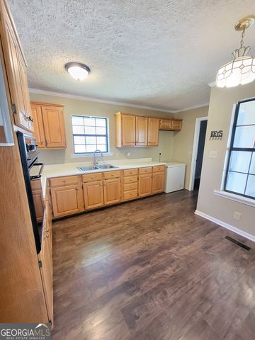 8321 County Rd 289, Lanett, AL 36863