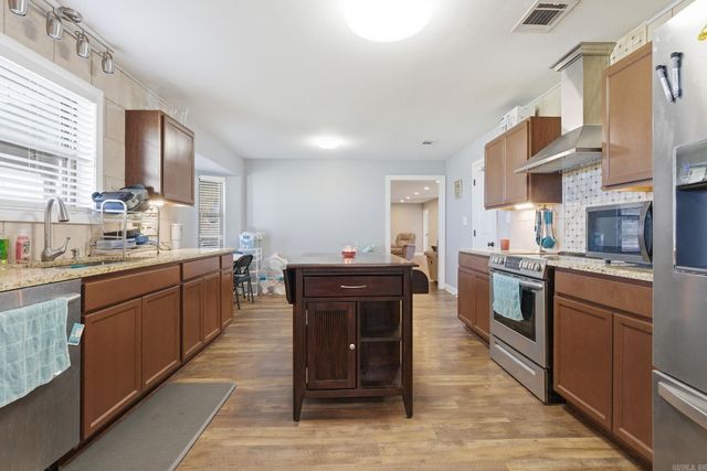 5704 Valentine Rd, North Little Rock, AR 72117