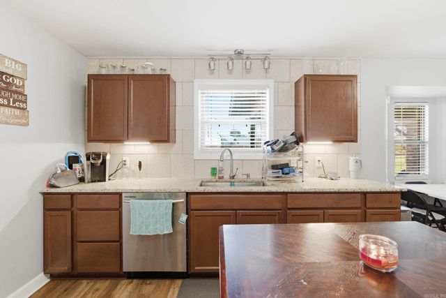 5704 Valentine Rd, North Little Rock, AR 72117