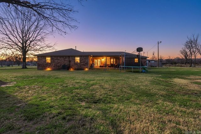 5704 Valentine Rd, North Little Rock, AR 72117