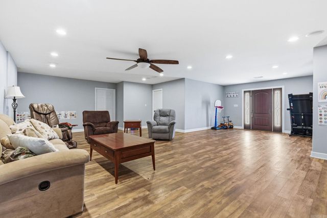 5704 Valentine Rd, North Little Rock, AR 72117