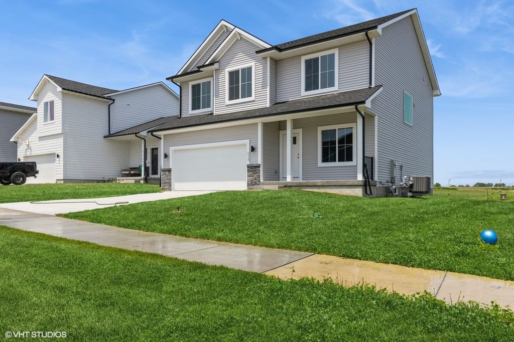 6918 SE 7th Avenue, Pleasant Hill, IA 50327