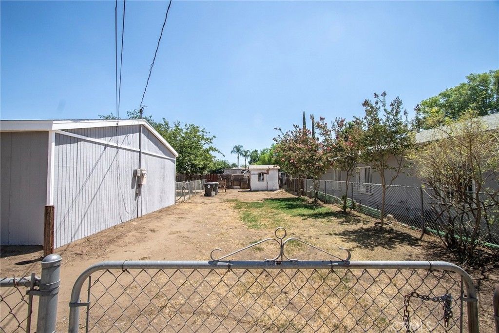 Image 12 of property listing at 5762 Ridgeview, Jurupa Valley, CA 91752