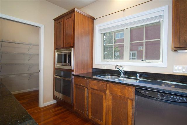 14 Sinatra Way, Fitchburg, WI 53711