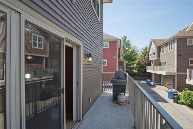 14 Sinatra Way, Fitchburg, WI 53711