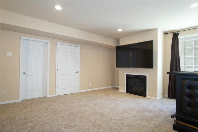 14 Sinatra Way, Fitchburg, WI 53711