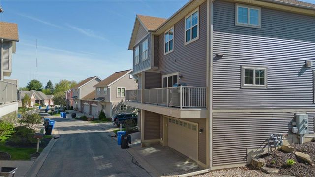 14 Sinatra Way, Fitchburg, WI 53711