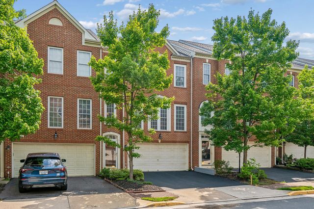 8028 SAMUEL WALLIS ST, Lorton, VA 22079