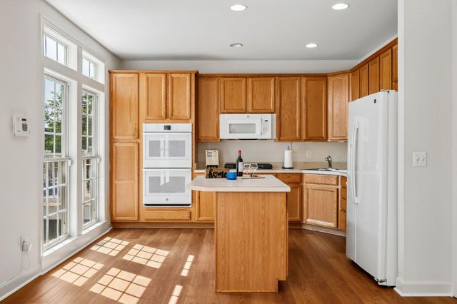 8028 SAMUEL WALLIS ST, Lorton, VA 22079