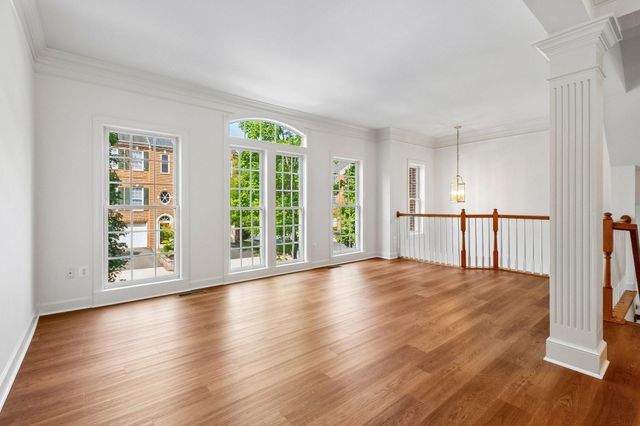 8028 SAMUEL WALLIS ST, Lorton, VA 22079