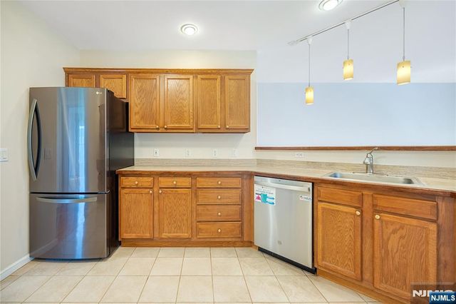 337 The Promenade 337, Edgewater, NJ 07020