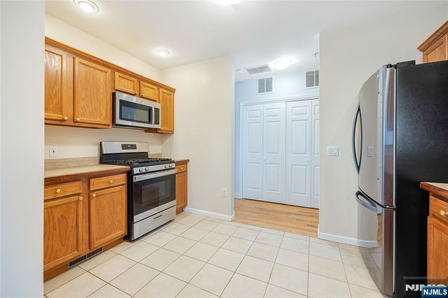 337 The Promenade 337, Edgewater, NJ 07020