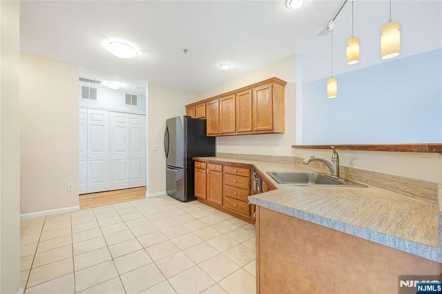 337 The Promenade 337, Edgewater, NJ 07020