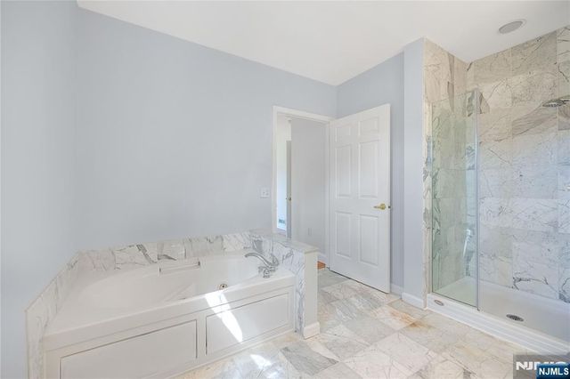 337 The Promenade 337, Edgewater, NJ 07020
