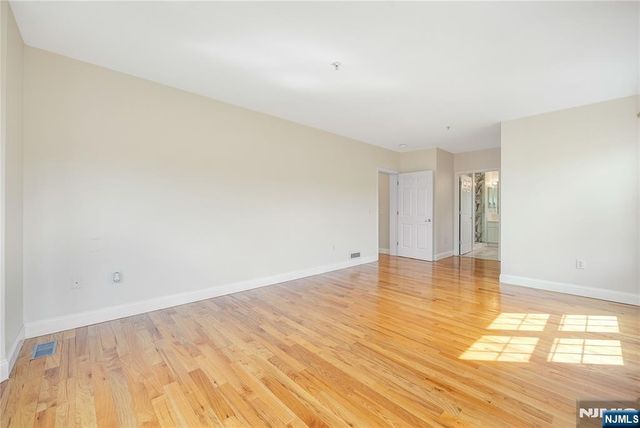 337 The Promenade 337, Edgewater, NJ 07020