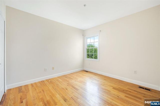 337 The Promenade 337, Edgewater, NJ 07020