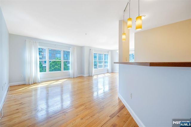 337 The Promenade 337, Edgewater, NJ 07020