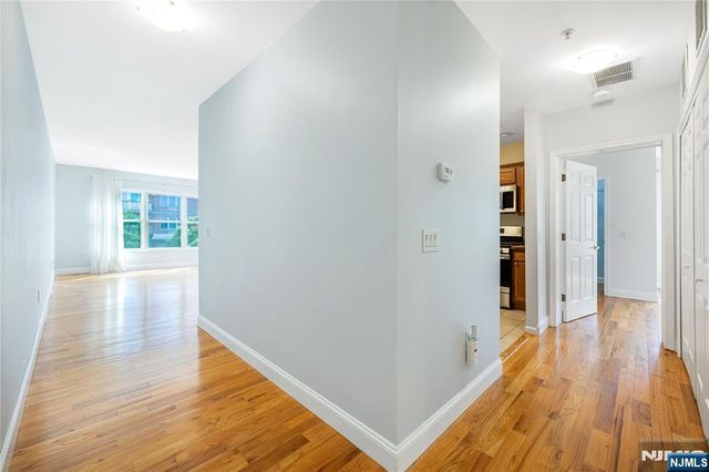 337 The Promenade 337, Edgewater, NJ 07020