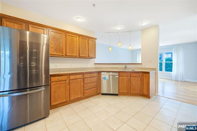 337 The Promenade 337, Edgewater, NJ 07020