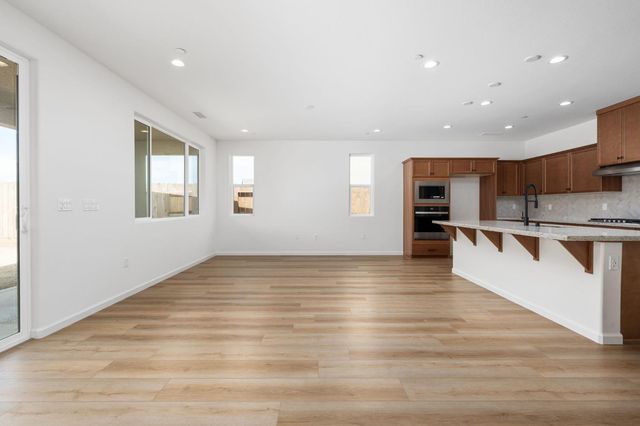 1252 Cathedral Court S, Madera, CA 93636