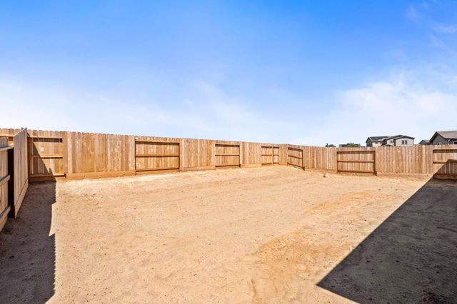 1252 Cathedral Court S, Madera, CA 93636