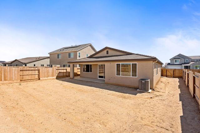 1252 Cathedral Court S, Madera, CA 93636