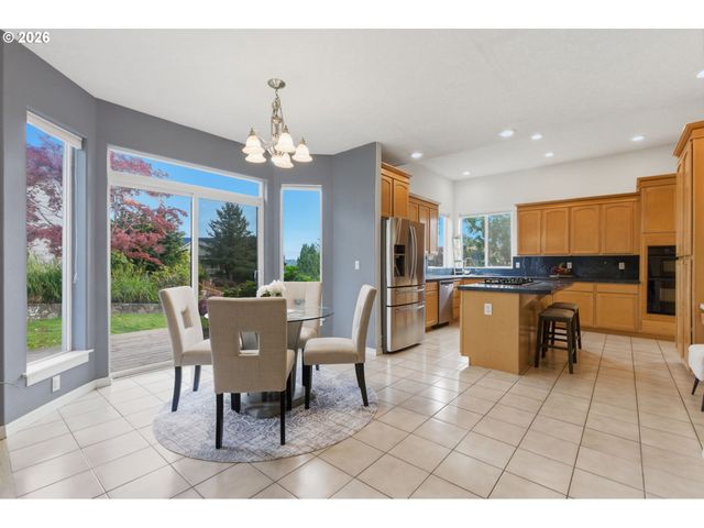 15849 Se OGDEN Dr, Portland, OR 97236
