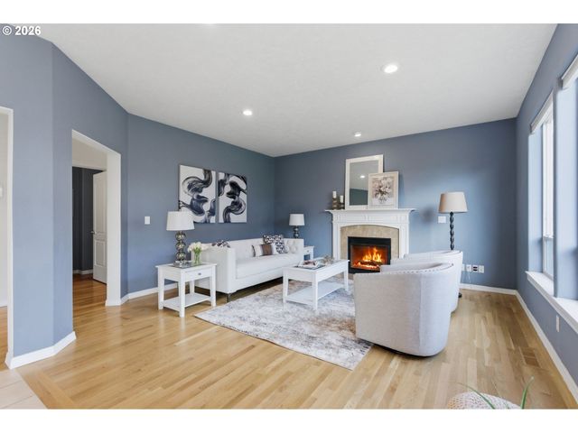 15849 Se OGDEN Dr, Portland, OR 97236