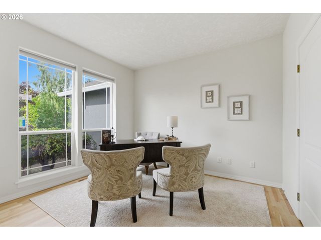 15849 Se OGDEN Dr, Portland, OR 97236