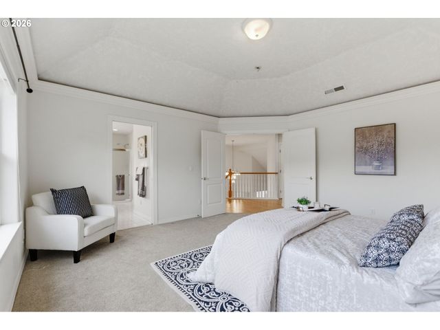 15849 Se OGDEN Dr, Portland, OR 97236