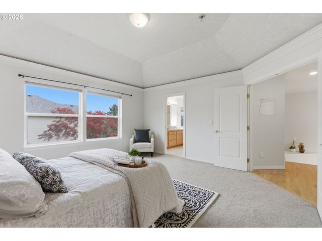 15849 Se OGDEN Dr, Portland, OR 97236