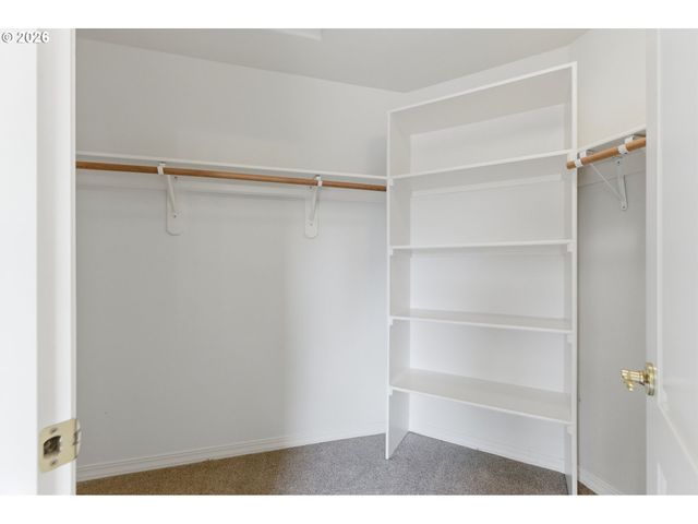 15849 Se OGDEN Dr, Portland, OR 97236