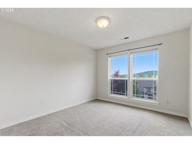 15849 Se OGDEN Dr, Portland, OR 97236
