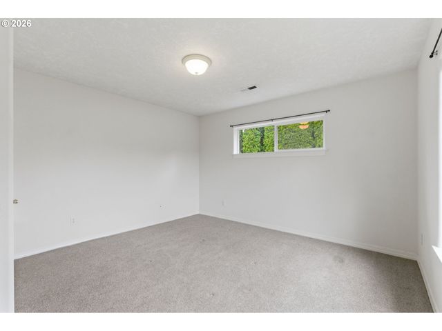 15849 Se OGDEN Dr, Portland, OR 97236