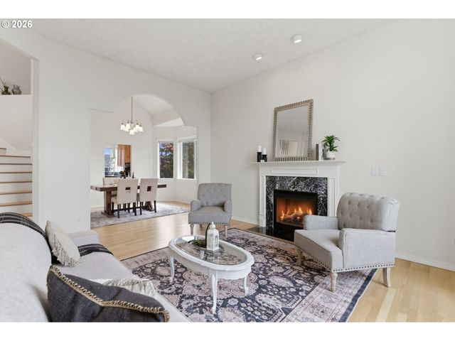 15849 Se OGDEN Dr, Portland, OR 97236