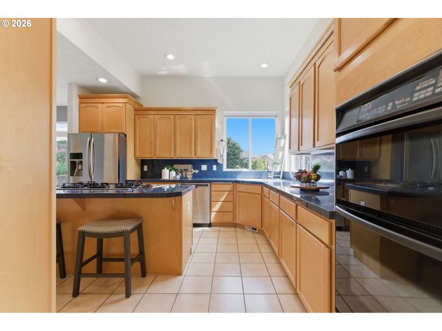 15849 Se OGDEN Dr, Portland, OR 97236